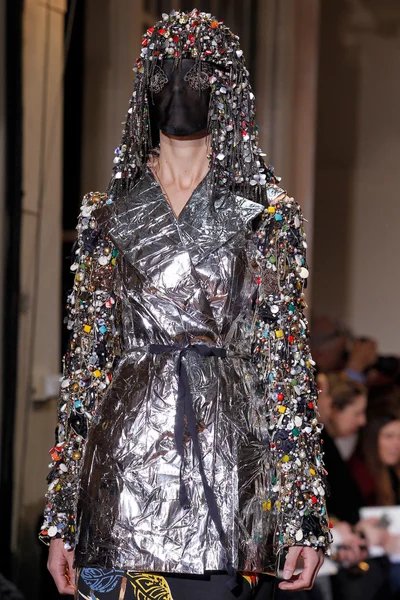 Look 28